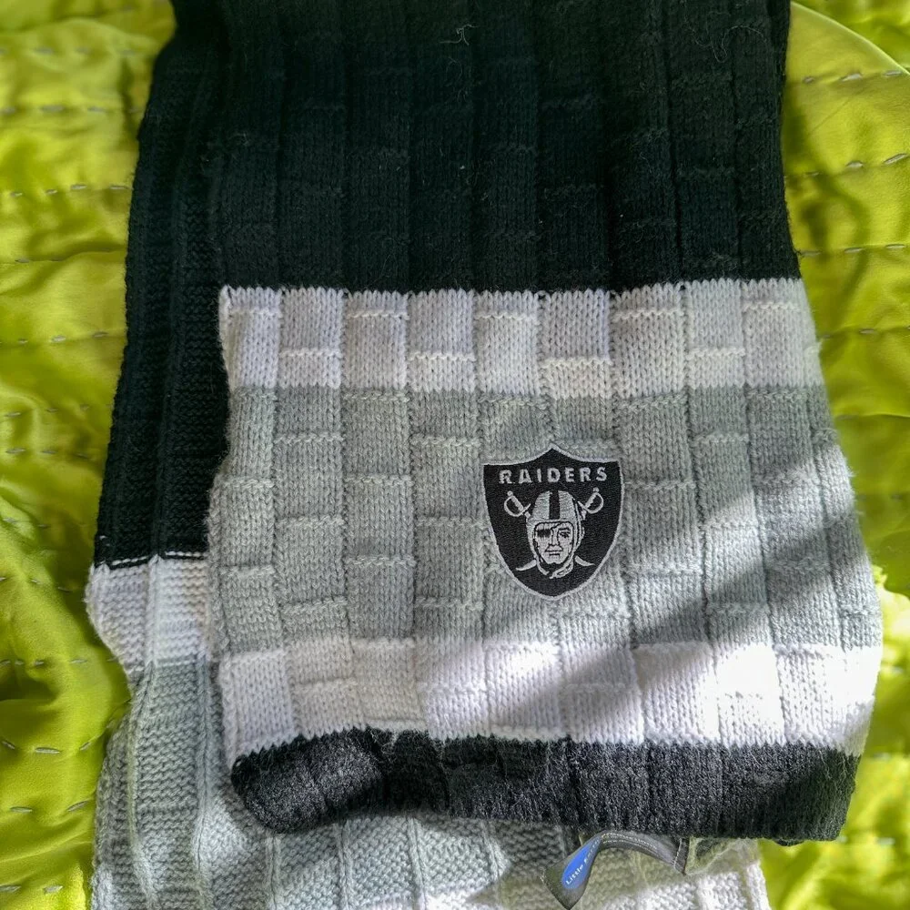 NFL Las Vegas Raiders Hat Scar and Gloves Set